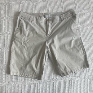 Liz Claiborne women’s chino size 14 light khaki pocketed longer shorts